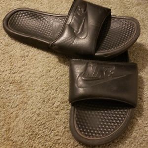 Mens size 10 Nike slides